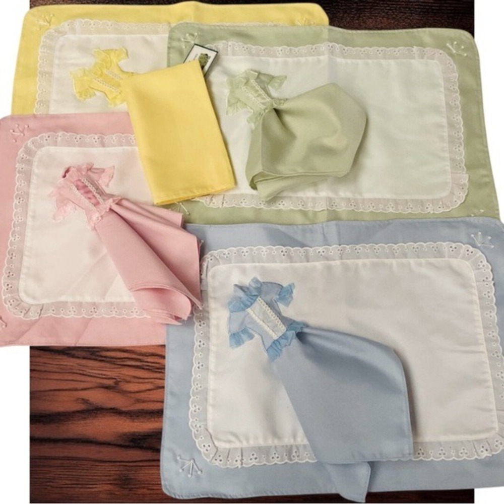 Pastel Fancy dress placemats/table linen